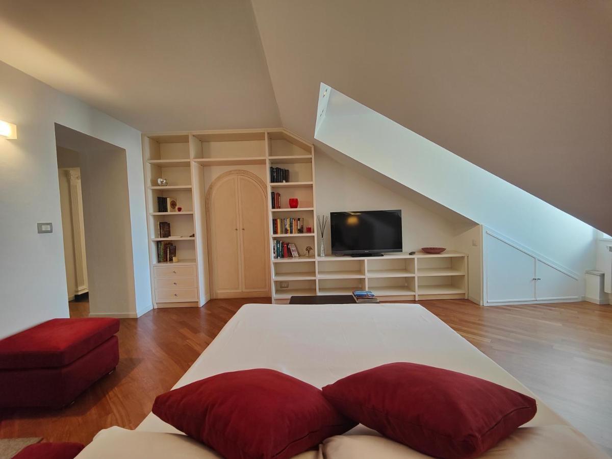 Hostdomus - September Suite Turin Bagian luar foto