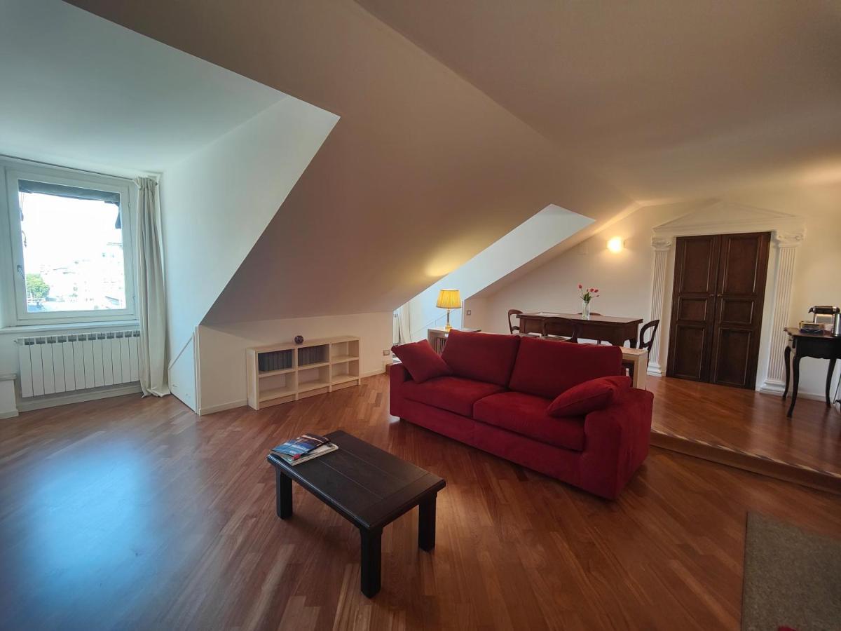 Hostdomus - September Suite Turin Bagian luar foto